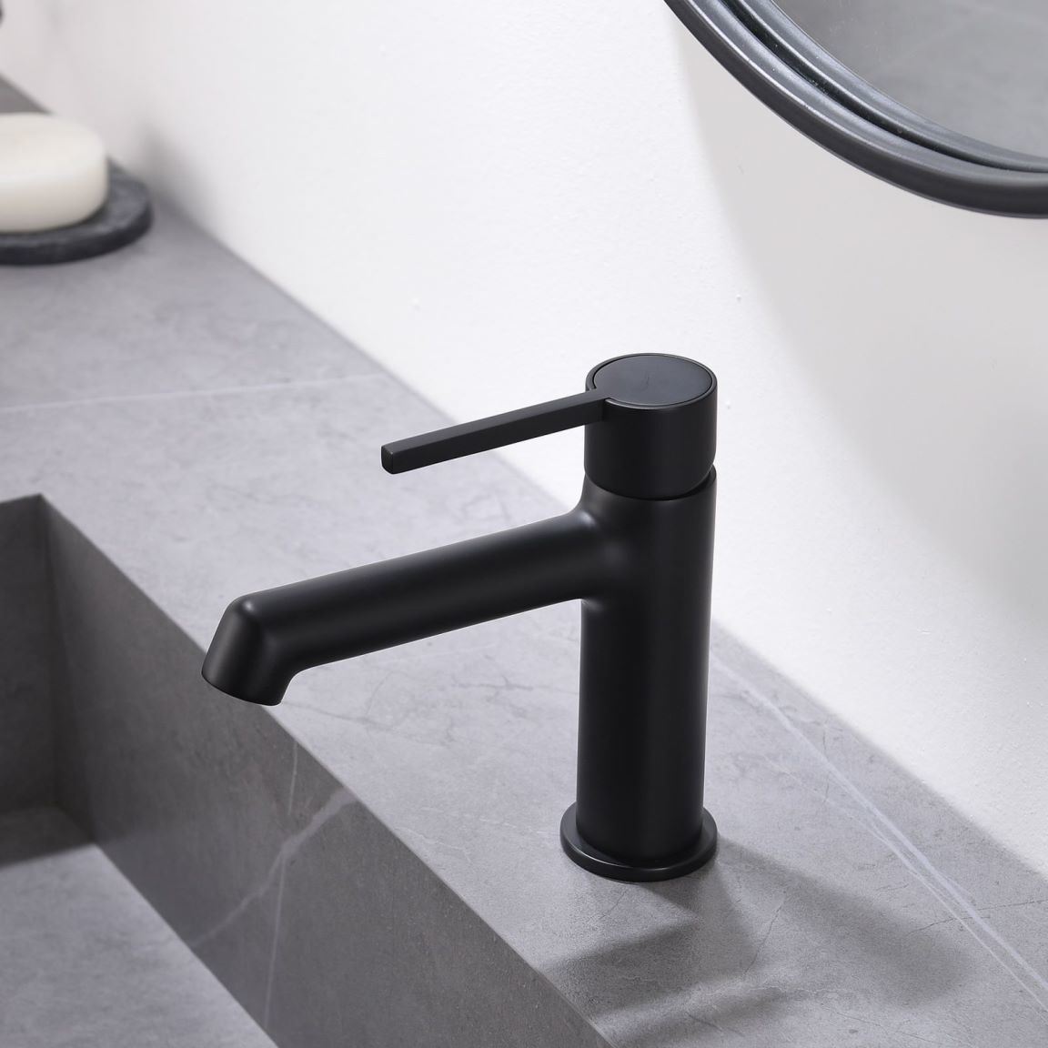 Modern bathroom faucet single hole faucet in Black