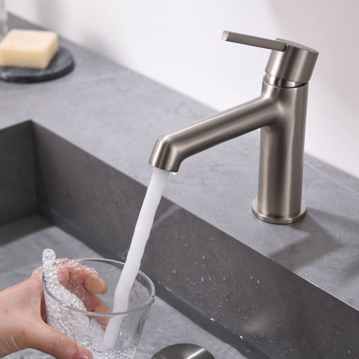 Modern bathroom faucet single hole faucet in Black