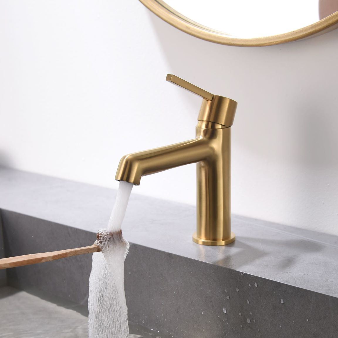 Modern bathroom faucet single hole faucet in Black