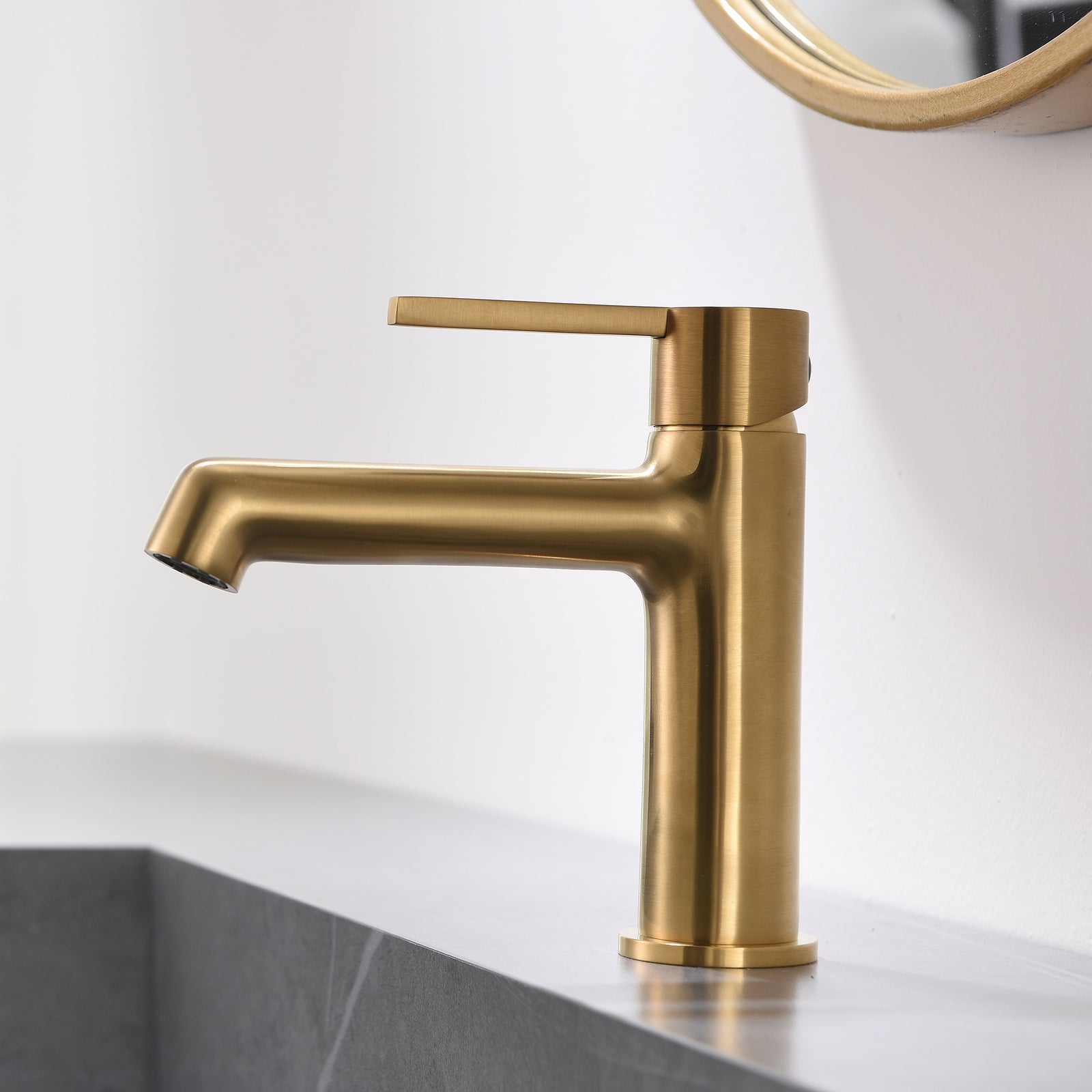 Modern bathroom faucet single hole faucet in Black