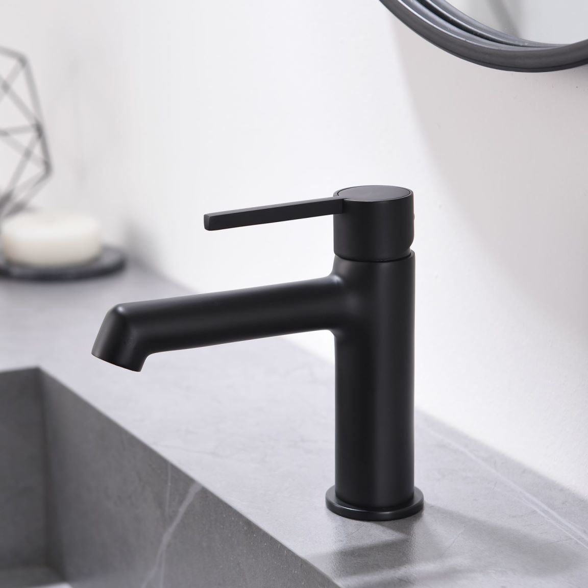 Modern bathroom faucet single hole faucet in Black