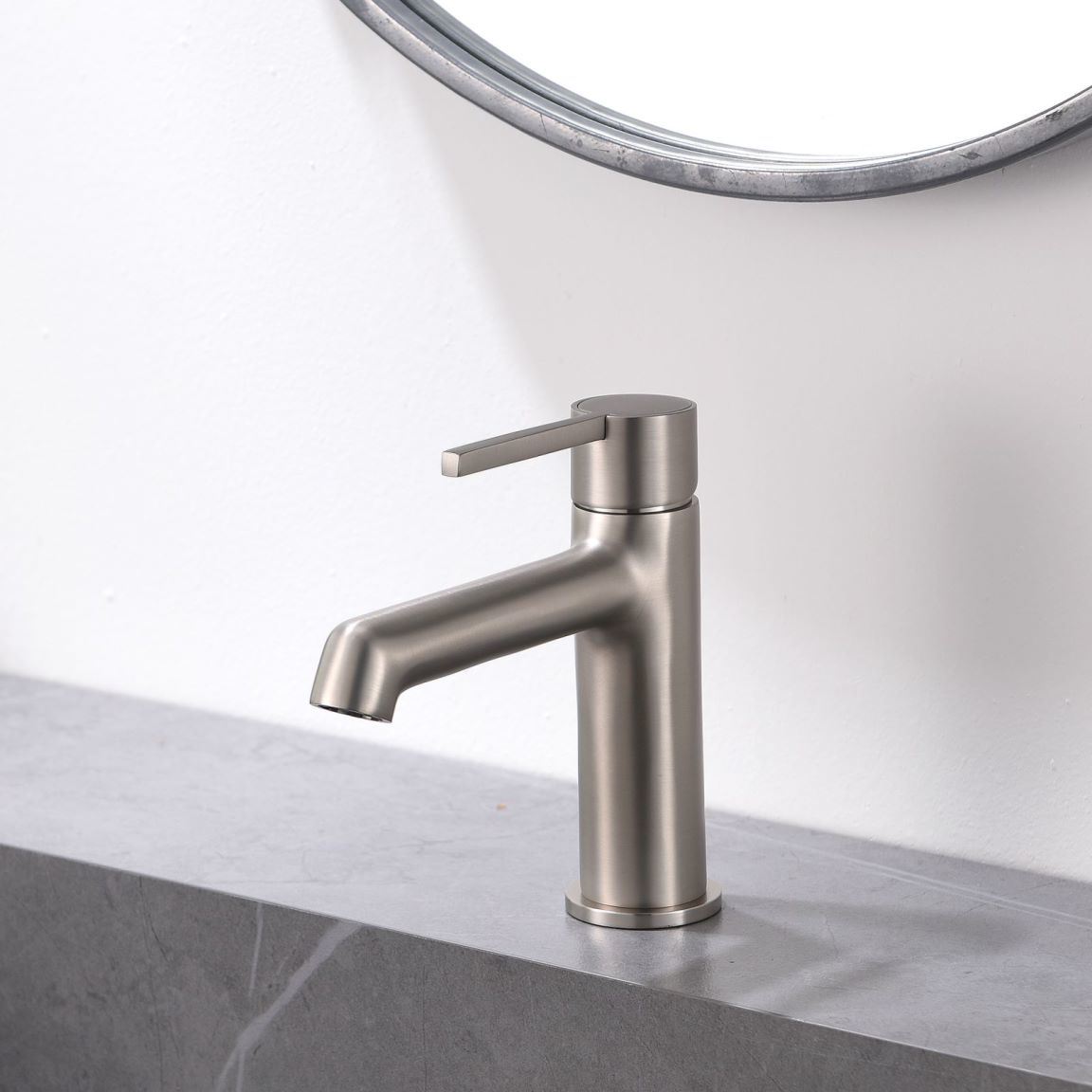 Modern bathroom faucet single hole faucet in Black