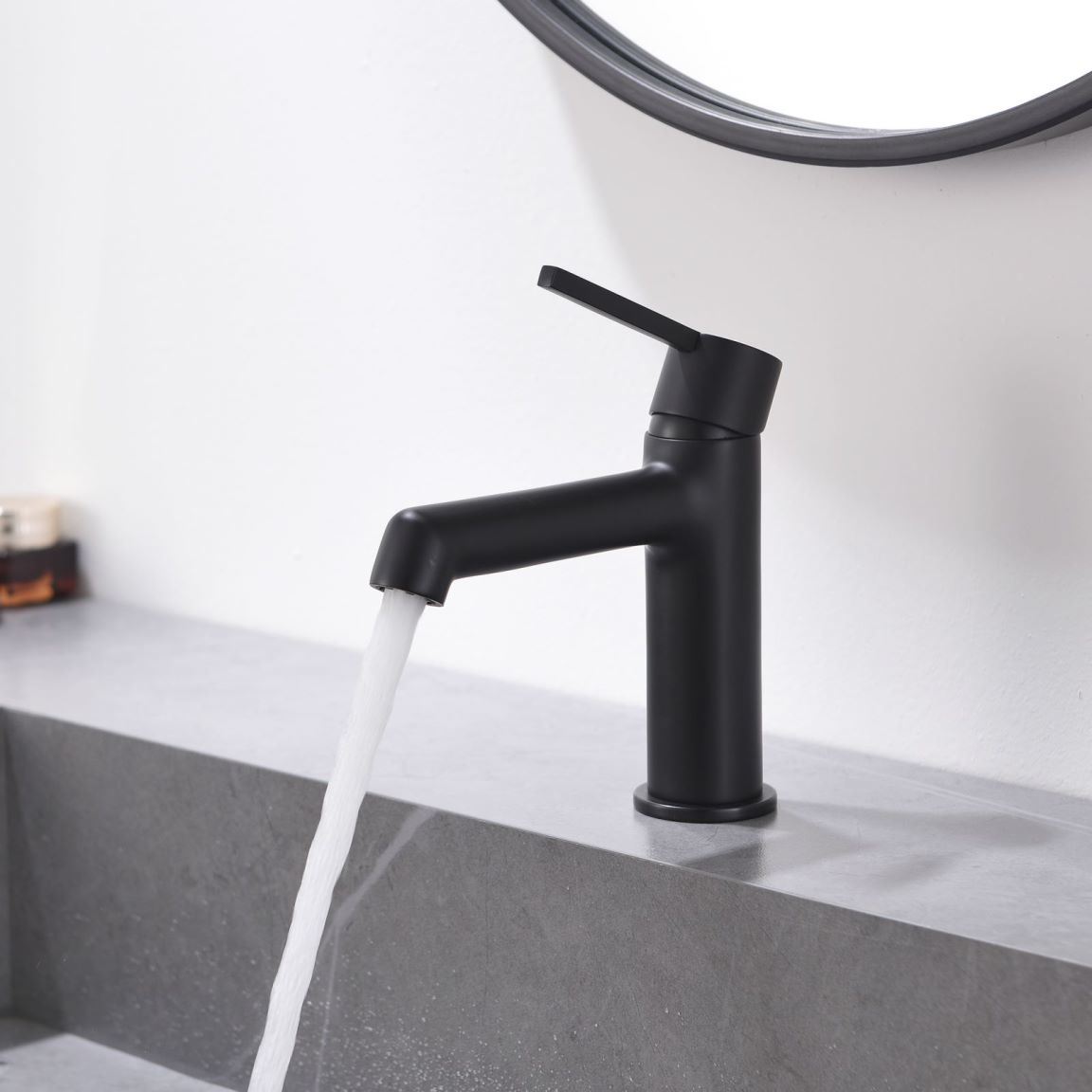 Modern bathroom faucet single hole faucet in Black