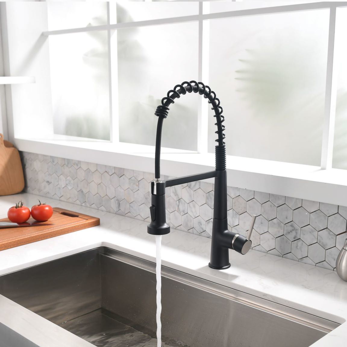 New Kitchen Single Handle pull-out faucet, stainless steel kitchen faucet with pull-out sprayer in Black