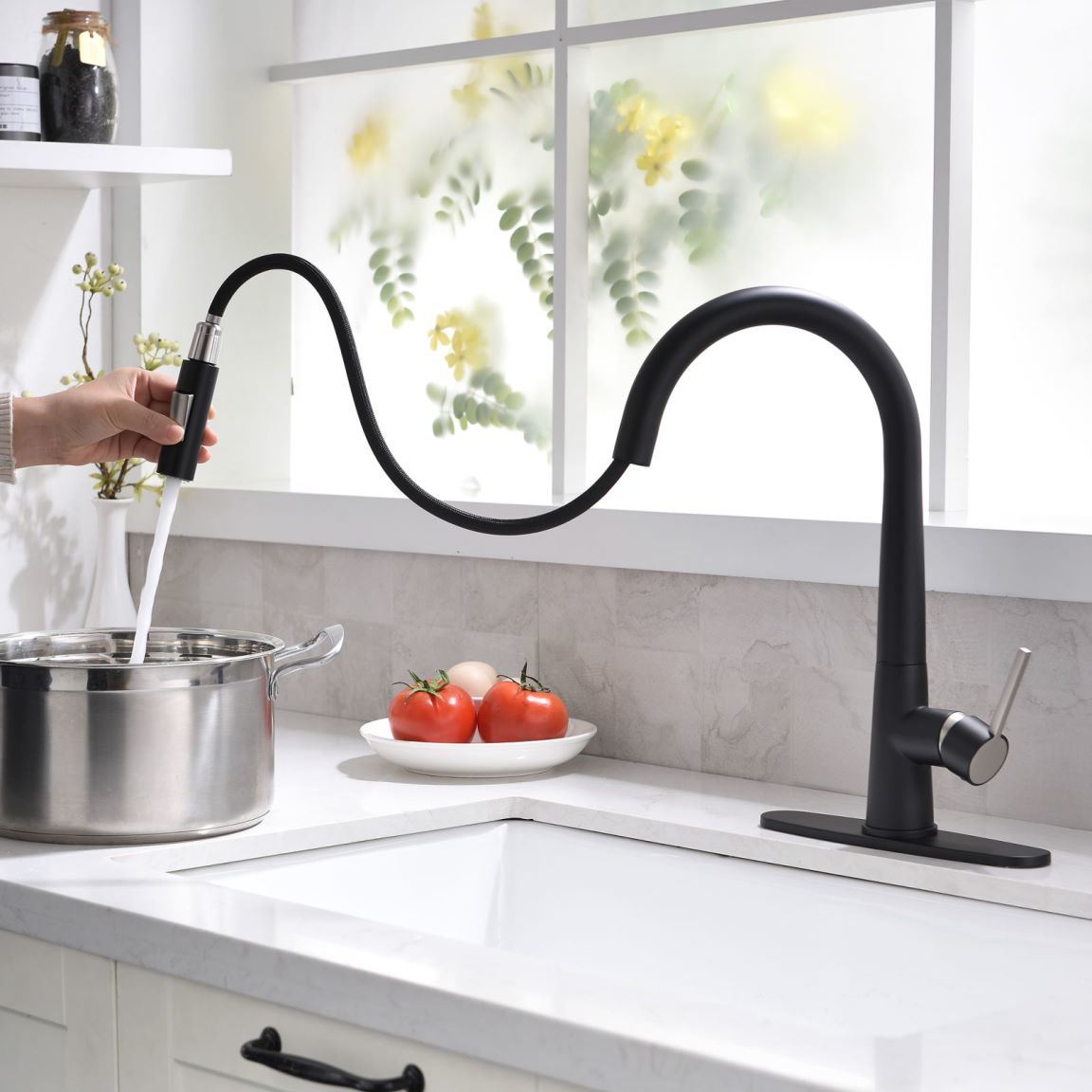 New Kitchen Single Handle pull-out faucet, stainless steel kitchen faucet with pull-out sprayer in Black