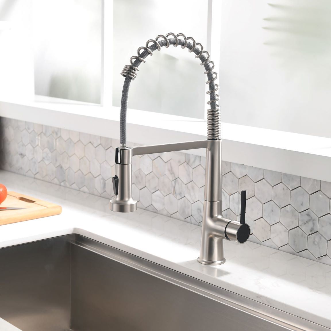 New Kitchen Single Handle pull-out faucet, stainless steel kitchen faucet with pull-out sprayer in Black