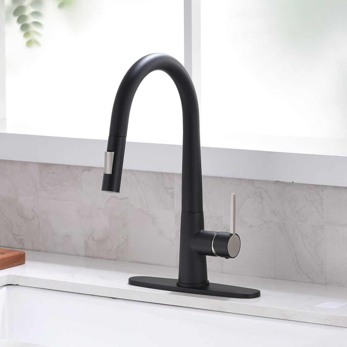 New Kitchen Single Handle pull-out faucet, stainless steel kitchen faucet with pull-out sprayer in Black