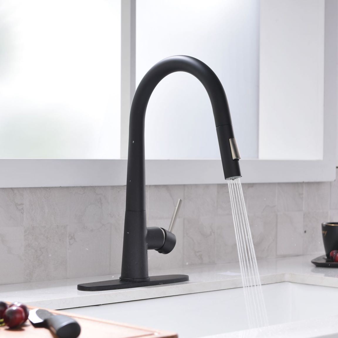 New Kitchen Single Handle pull-out faucet, stainless steel kitchen faucet with pull-out sprayer in Black