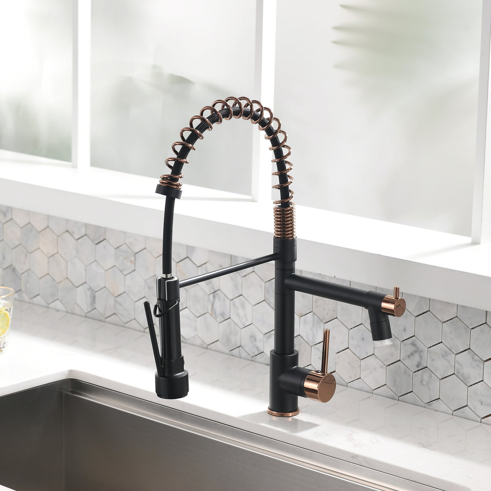 New Single Handle LED kitchen faucet with pull-down kitchen faucet in Black