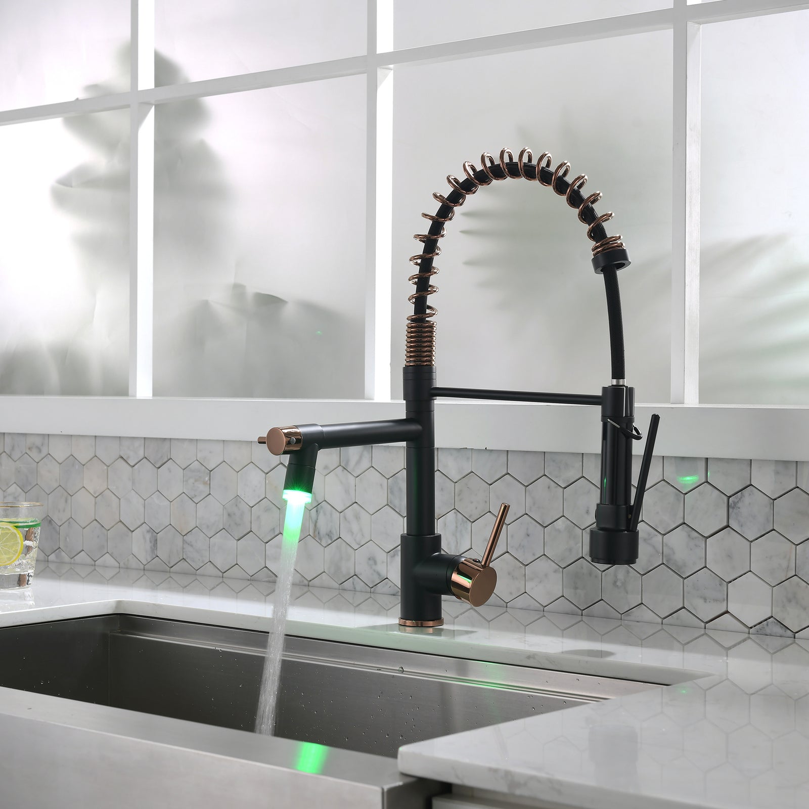 New Single Handle LED kitchen faucet with pull-down kitchen faucet in Black