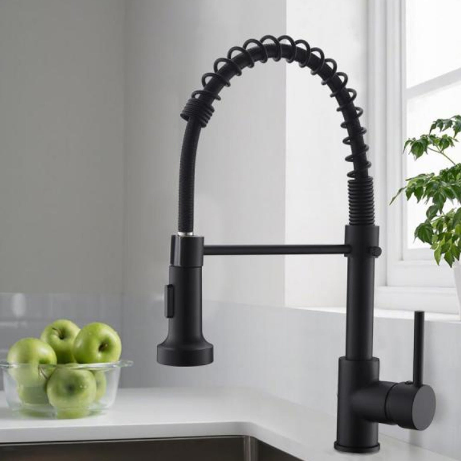 Single Handle Pull-Down Sprayer Kitchen Faucet