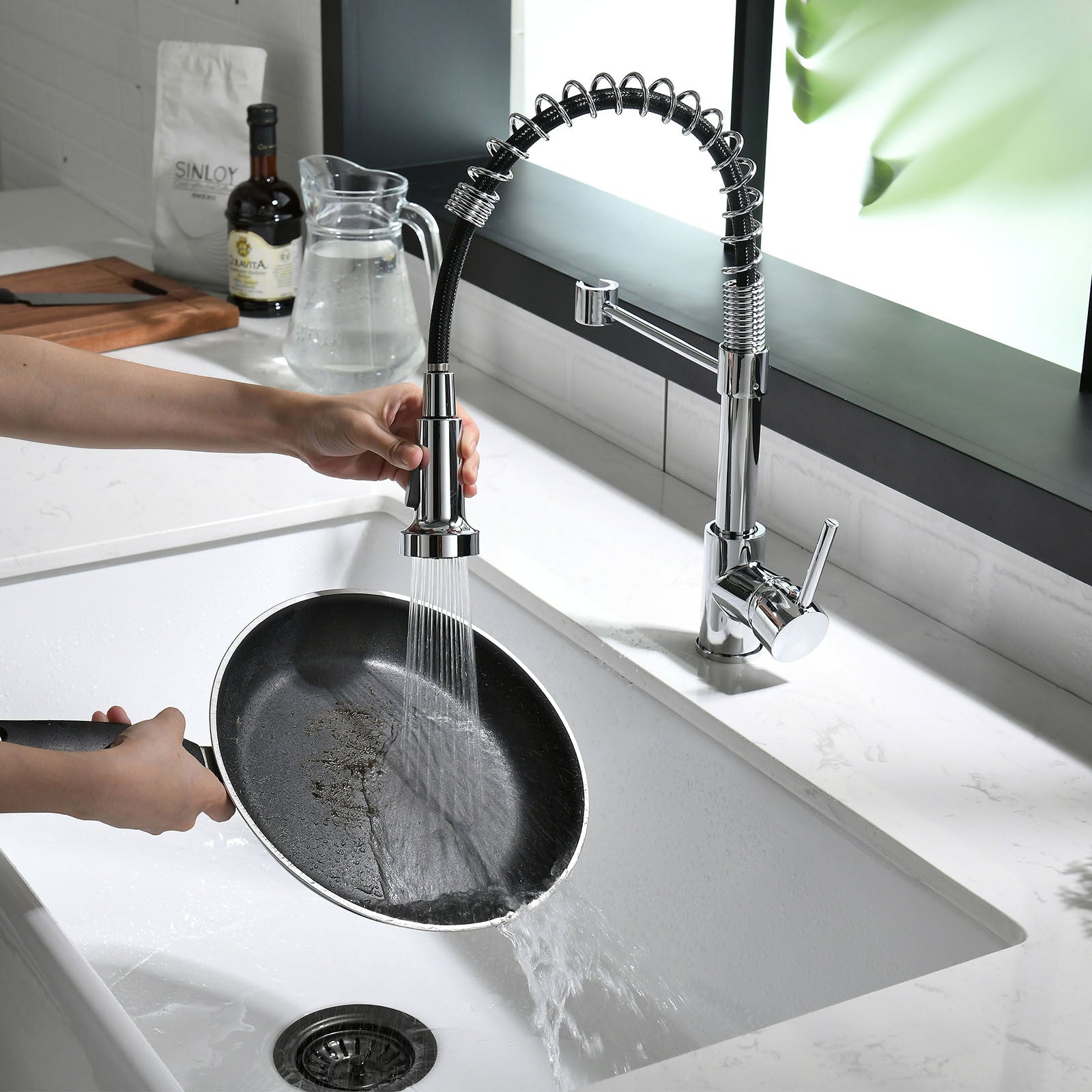 Single Handle Pull-Down Sprayer Kitchen Faucet